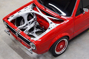 Classic car meets future technology: VW Caddy fitted with 3D-printed front-end structure