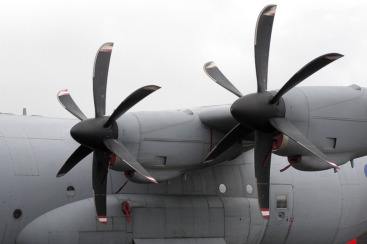 These students are putting propeller engines back onto aeroplanes to combat climate change